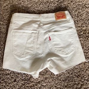 Cut- off white Levi Denim shorts
